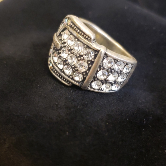 Buckle Ring - Picture 2 of 3